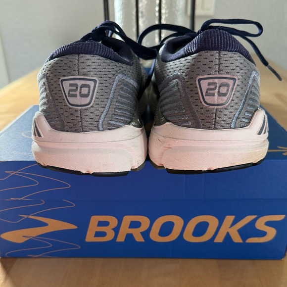 Brooks Beast 2.0 Men's Gray Running Shoes - Picture 8 of 8